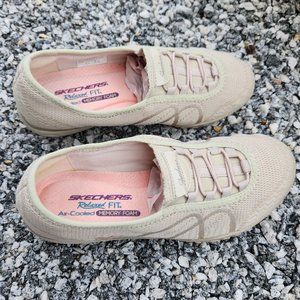Sketcher's Beige Women Slip On Relaxed Fit Air-Cooled Memory Foam Size 6.5